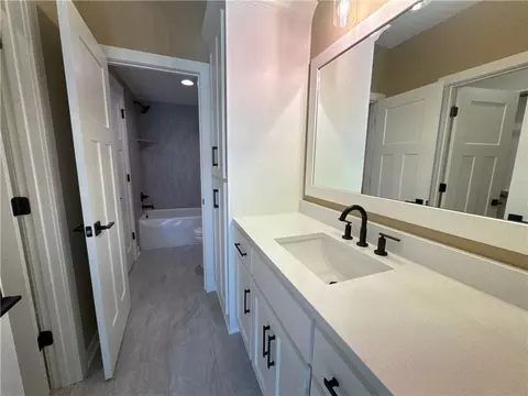 Bath - 4815 NW Martin St, Riverside, MO 64150 photo 5 of 6