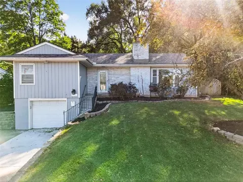 3619 W 75th St, Prairie Village, KS 66208