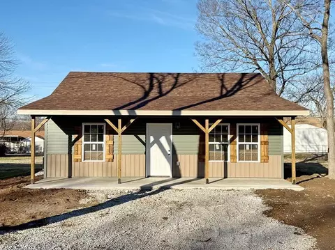 904 S Kirkpatrick St, El Dorado Springs, MO 64744