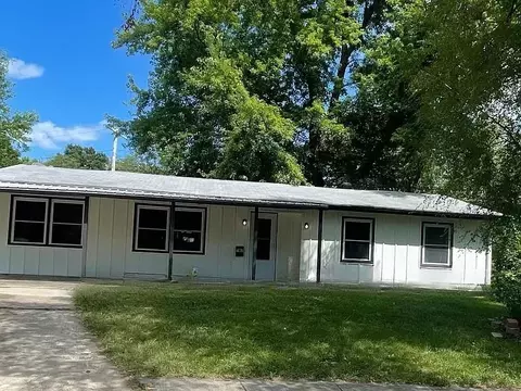 702 Park Cir, Belton, MO 64012