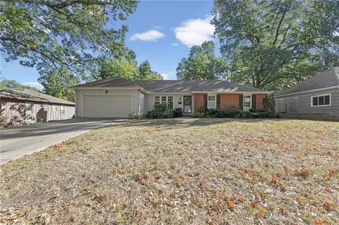 7909 Lamar Ave, Prairie Village, KS 66208