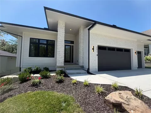 22415 W 89th Ter, Lenexa, KS 66227