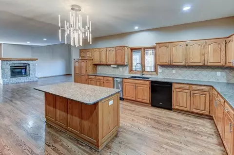 Kitchen - 19610 E Bundschu Rd, Independence, MO 64056 photo 5 of 6