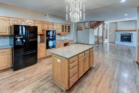 Kitchen - 19610 E Bundschu Rd, Independence, MO 64056 photo 4 of 6