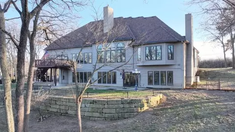 Exterior - 19610 E Bundschu Rd, Independence, MO 64056 photo 5 of 20