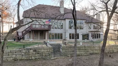 Exterior - 19610 E Bundschu Rd, Independence, MO 64056 photo 6 of 20