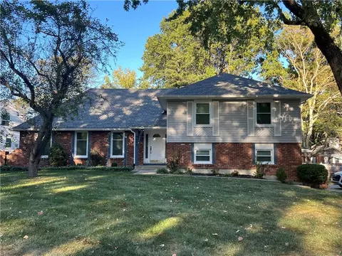 9849 Glenwood St, Overland Park, KS 66212