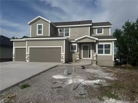 20727 Emerald St, Spring Hill, KS 66083