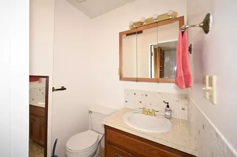 Bath - 501 N Platte Ave, Edgerton, MO 64444 photo 3 of 3