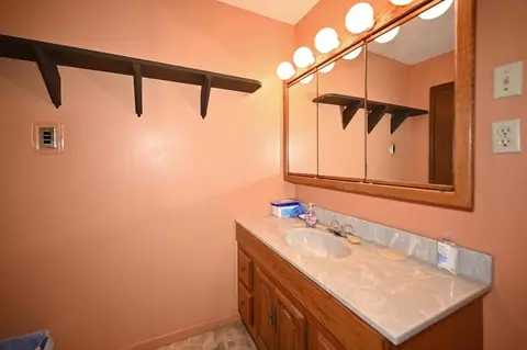 Bath - 501 N Platte Ave, Edgerton, MO 64444 photo 2 of 3