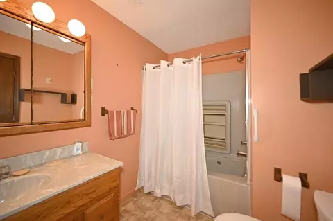 Bath - 501 N Platte Ave, Edgerton, MO 64444 photo 1 of 3