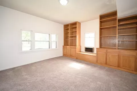 Living - 501 N Platte Ave, Edgerton, MO 64444 photo 2 of 5