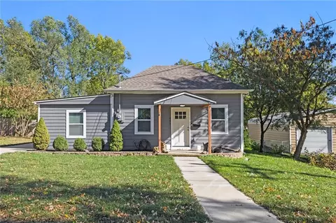 427 Allcutt Ave, Bonner Springs, KS 66012