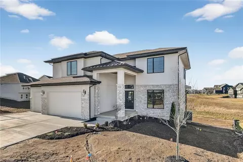 7616 N Booth Ave, Kansas City, MO 64158