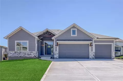 1433 Woodland Rd, Greenwood, MO 64034