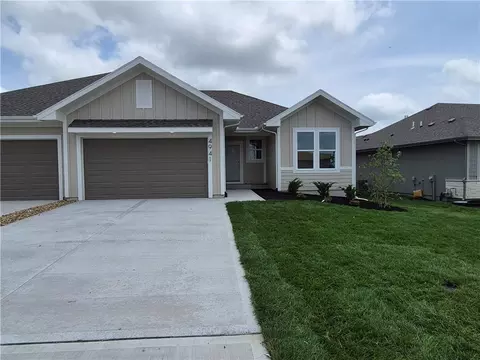 4941 146th St, Basehor, KS 66007