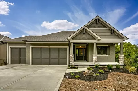 22064 W 99th Ter, Lenexa, KS 66220