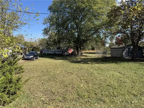 50 Driftwood Ln, Linn Valley, KS 66040