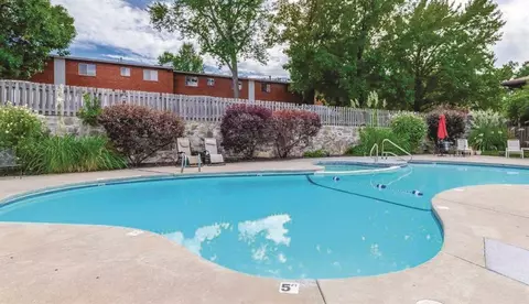 447 W 104th St, Kansas City, MO 64114