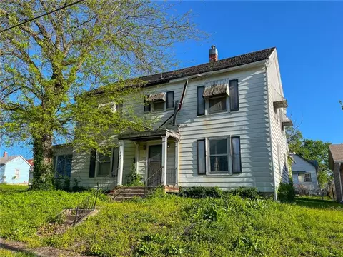 305 E 10th St, Trenton, MO 64683