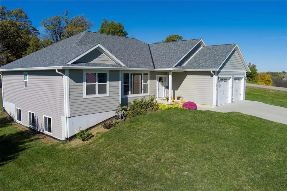 Exterior - 27727 S Scout Ridge Dr, Maryville, MO 64468 photo 2 of 5