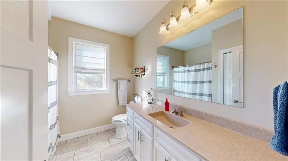 Bath - 27727 S Scout Ridge Dr, Maryville, MO 64468 photo 2 of 2