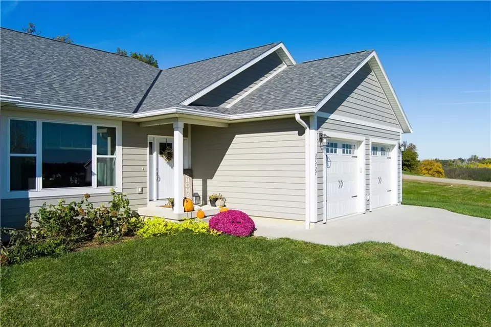 Exterior - 27727 S Scout Ridge Dr, Maryville, MO 64468 photo 3 of 5