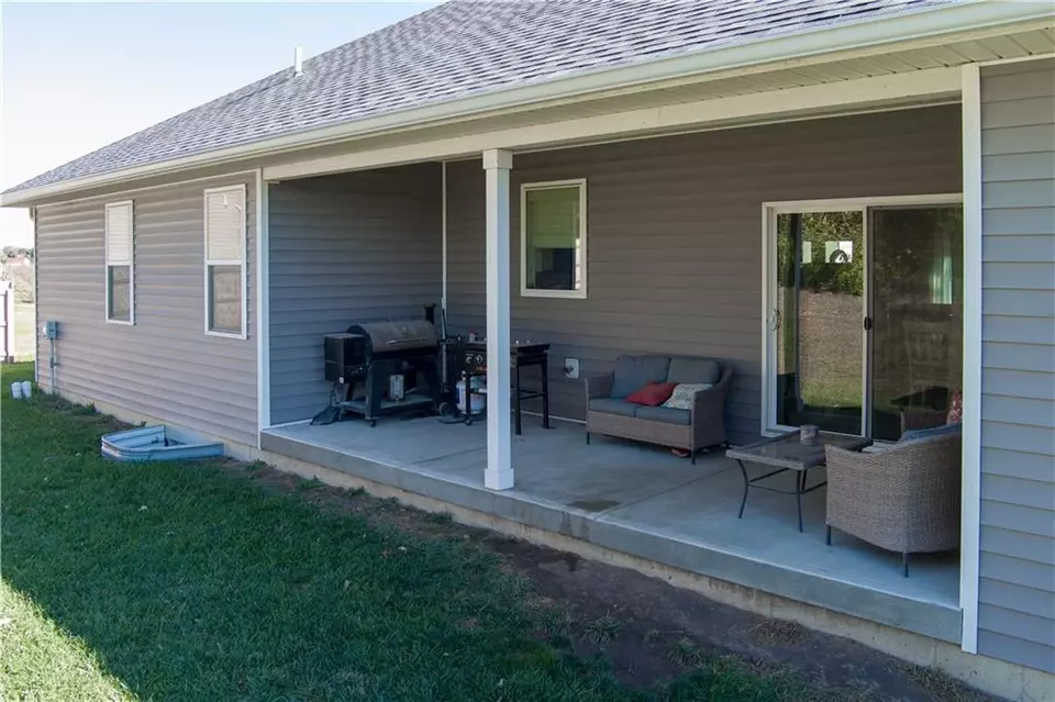 Exterior - 27727 S Scout Ridge Dr, Maryville, MO 64468 photo 4 of 5