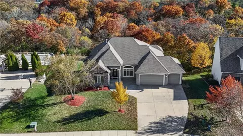 129 NW Morton Dr, Lees Summit, MO 64081