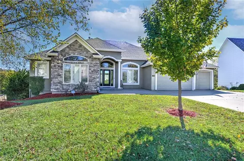 129 NW Morton Dr, Lees Summit, MO 64081