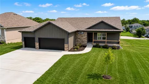 1313 N Holland Dr, Independence, MO 64056