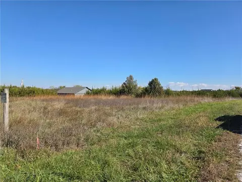 85 89 Ravens Roost Dr, Linn Valley, KS 66040