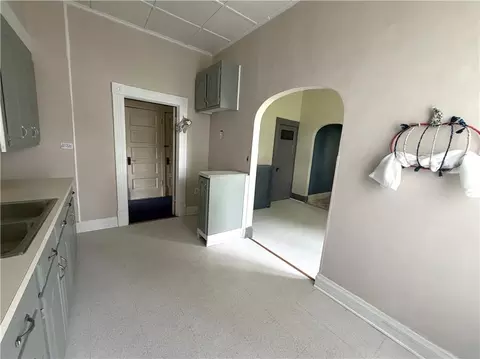 Entry Way - 220 E Benton St, Carrollton, MO 64633 photo 3 of 4