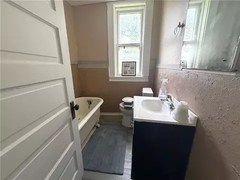 Bath - 220 E Benton St, Carrollton, MO 64633 photo 2 of 2