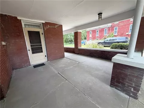 Exterior - 220 E Benton St, Carrollton, MO 64633 photo 3 of 6