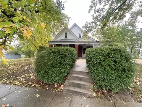 220 E Benton St, Carrollton, MO 64633