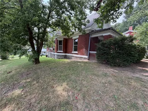 Exterior - 220 E Benton St, Carrollton, MO 64633 photo 5 of 6