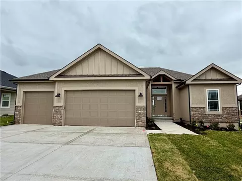 1909 Longview Dr, Liberty, MO 64068