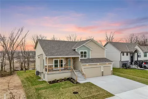 1336 N Holland Dr, Independence, MO 64056