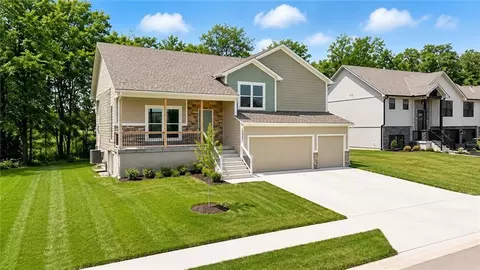 1336 N Holland Dr, Independence, MO 64056