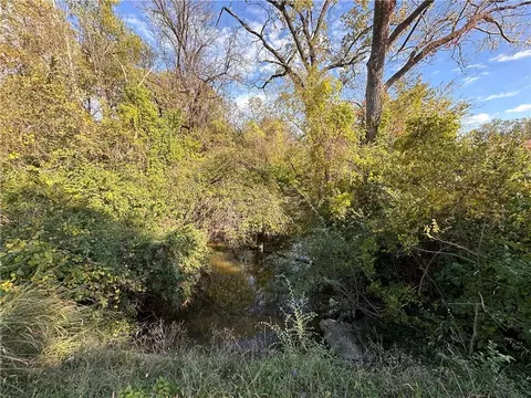 4515 S Phelps Rd, Independence, MO 64055 photo 2