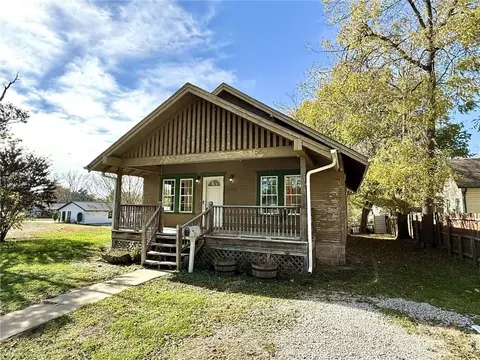 513 N Park St, Stanberry, MO 64489