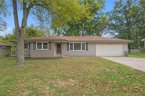 501 S 20th St, Leavenworth, KS 66048