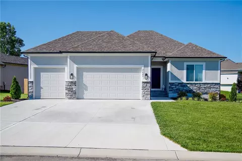 2625 SW Summer Creek Pl, Blue Springs, MO 64015