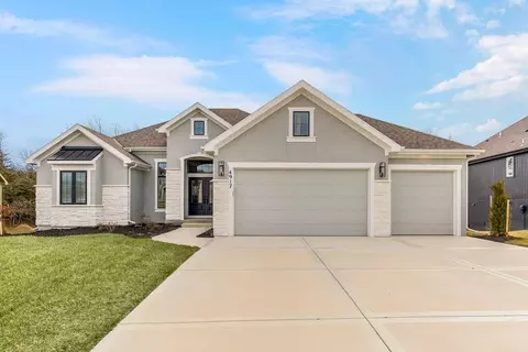 4464 Tee Box Dr, Basehor, KS 66007