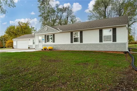 Exterior - 730 E Cambridge Rd, Belton, MO 64012 photo 2 of 11