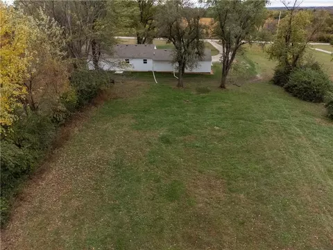 Exterior - 730 E Cambridge Rd, Belton, MO 64012 photo 10 of 11
