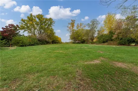 Exterior - 730 E Cambridge Rd, Belton, MO 64012 photo 8 of 11