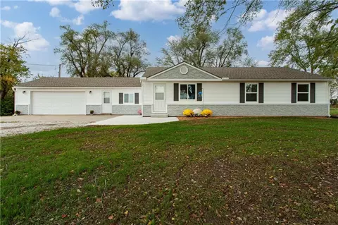 730 E Cambridge Rd, Belton, MO 64012
