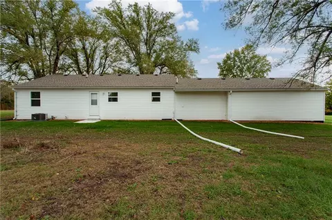 Exterior - 730 E Cambridge Rd, Belton, MO 64012 photo 5 of 11